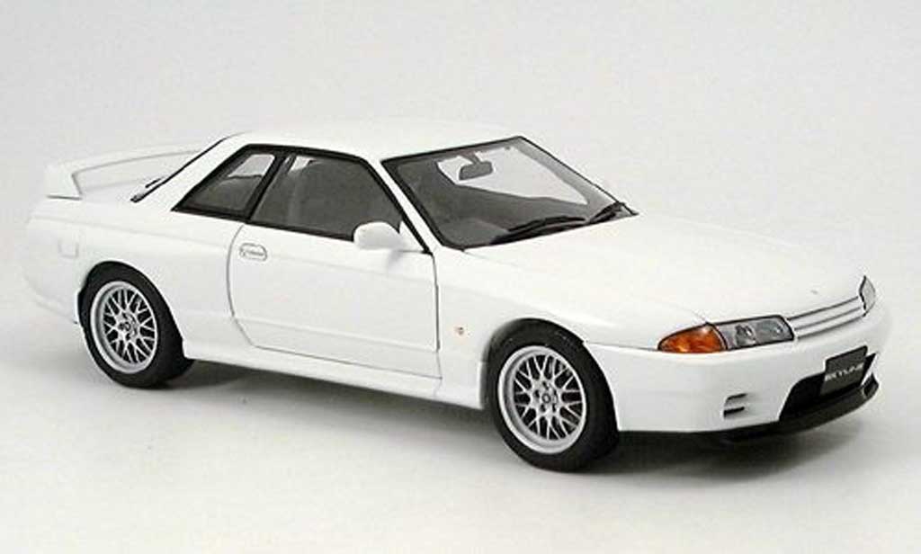 Nissan Skyline R32 1/18 Autoart R32 gtr v-spec.ii wit modelauto