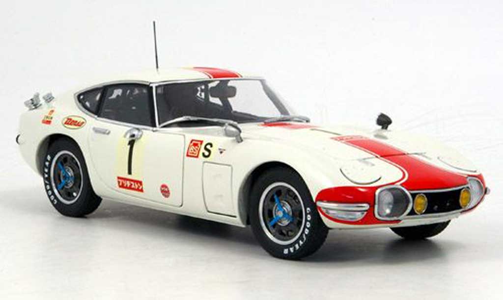 Toyota 2000 GT Fuji 1/18 Autoart Fuji no.1 24h 1967 modelauto
