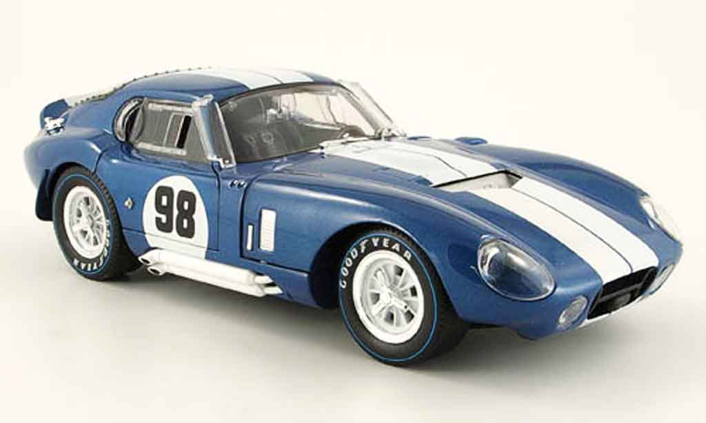 Shelby Cobra Daytona 1/18 Shelby Collectibles Daytona coupe no.98 blauw wit 1965 modelauto