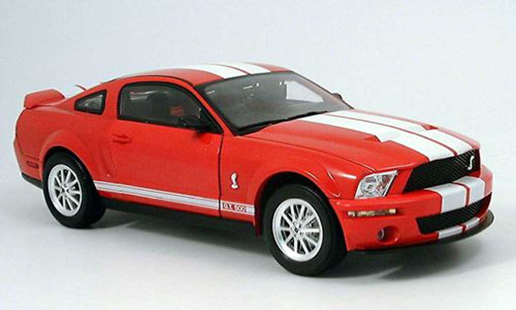 Shelby GT 500 1/18 Shelby Collectibles rood wit 2007 modelauto