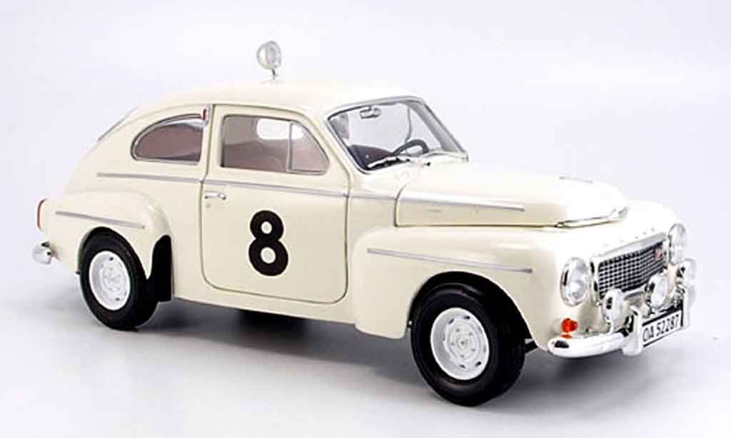 Volvo PV 1/18 Revell 544 racing no.8 modelauto