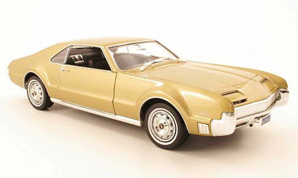 Oldsmobile Toronado 1/18 Yat Ming or 1966 modelauto