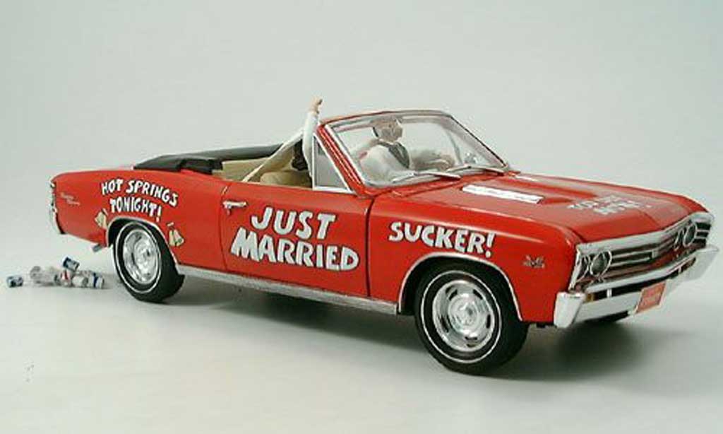 Chevrolet Chevelle 1967 1/18 Ertl 1967 rood just married modelauto
