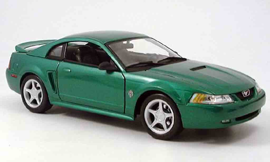 Ford Mustang GT 1/18 Maisto GT grun 1999 modelauto