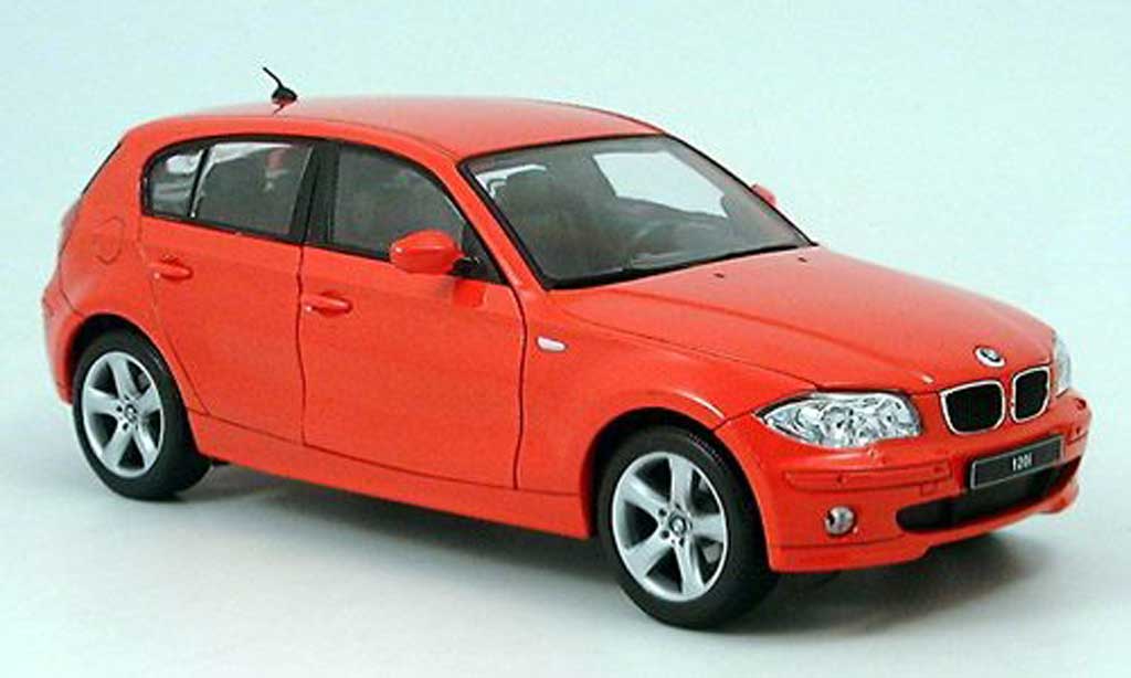 Bmw 120 E87 1/18 Welly E87 i rood modelauto