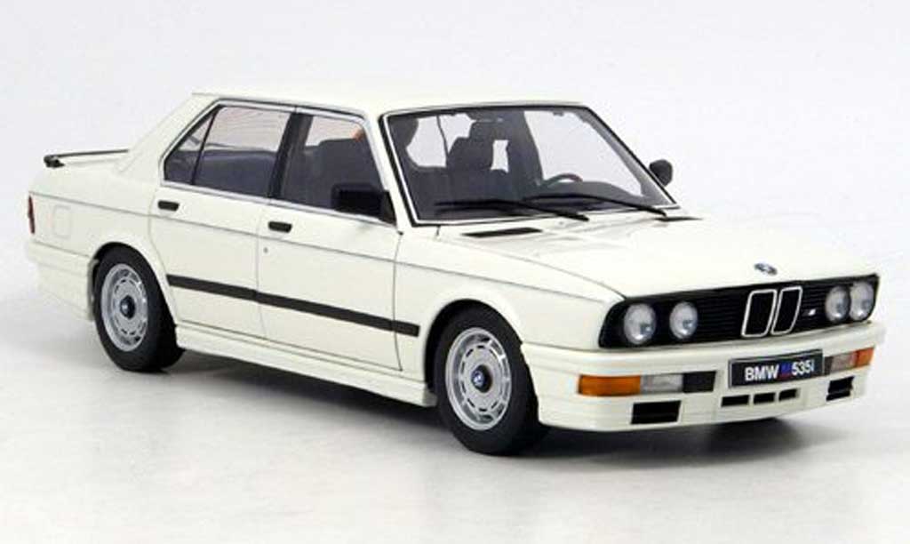 Bmw M5 E28 1/18 Autoart E28 535i wit 1985 modelauto