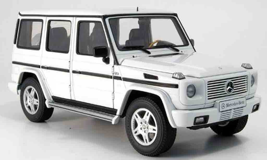Mercedes Classe G 1/18 Autoart (lwb) wit modelauto