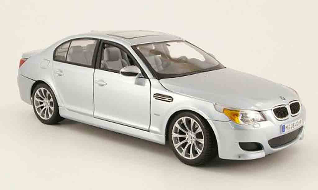 Bmw M5 E60 1/18 Maisto E60 grijs blauw modelauto
