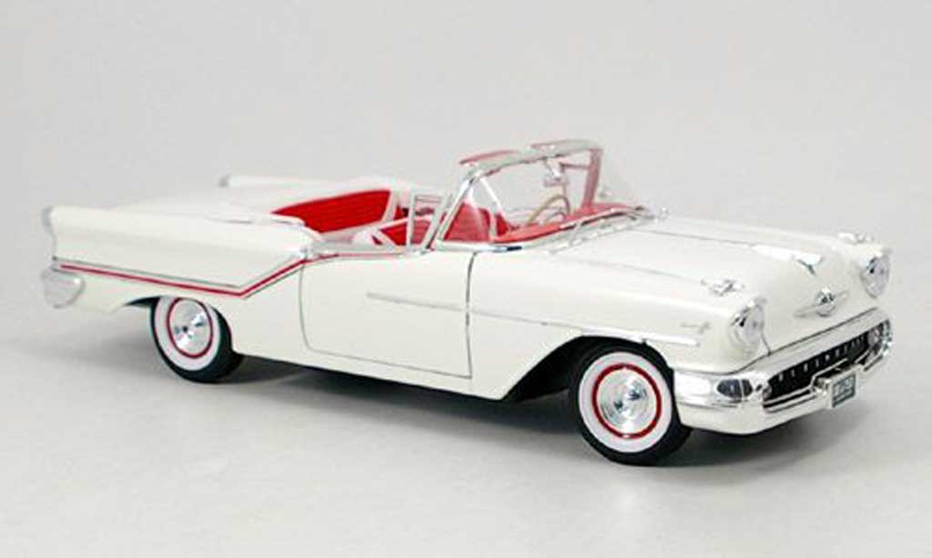 Oldsmobile Super 88 1/18 Yat Ming cabriolet wit 1957 modelauto