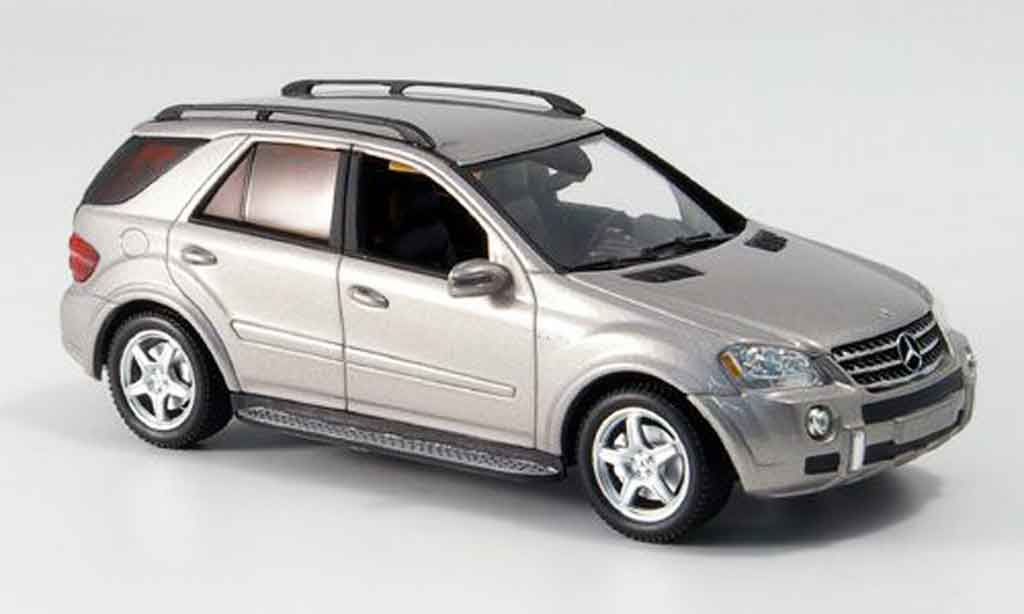 Mercedes Classe M 1/43 Minichamps AMG grijs metallic 2006 modelauto