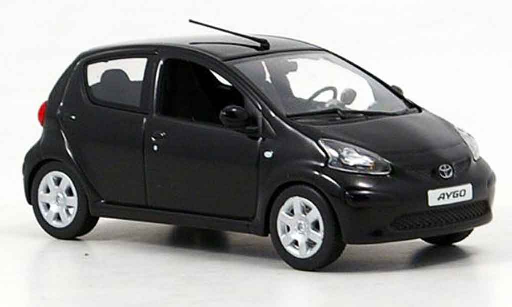 Toyota Aygo 1/43 Minichamps zwart 2005 modelauto