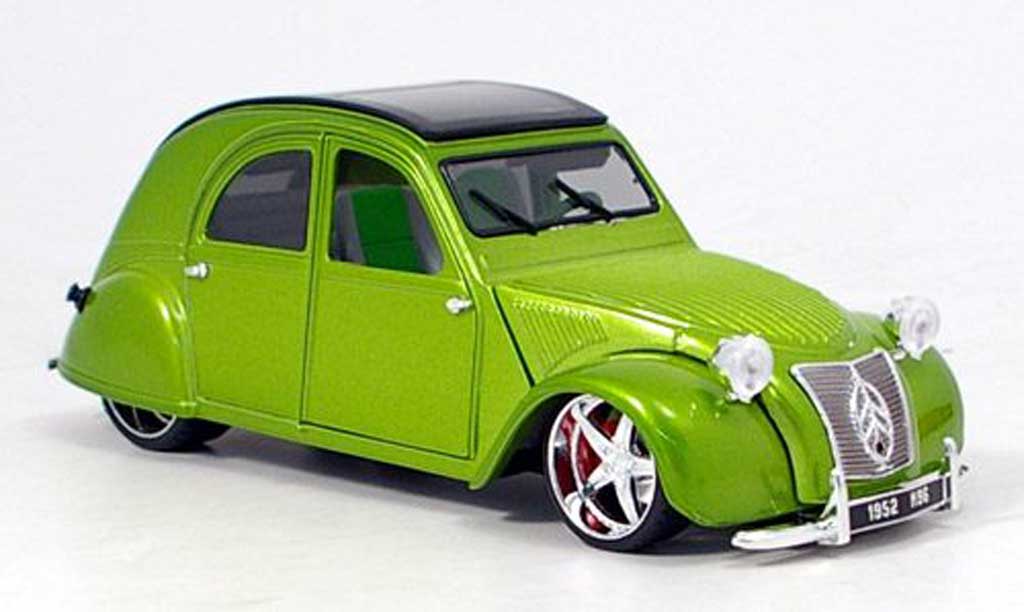 Citroen 2CV 1/18 Maisto ente tuning met.grun modelauto