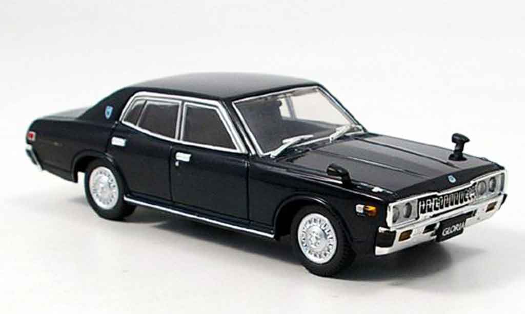 Nissan Gloria 1/43 Aoshima 2000 GL E zwart 1977 modelauto