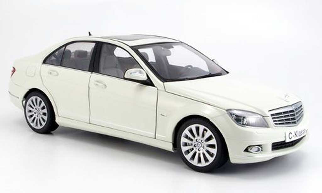 Mercedes Classe C 1/18 Autoart sedan (w 204) elegance wit modelauto