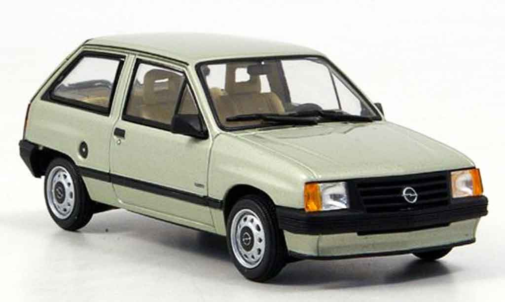 Opel Corsa 1/43 Minichamps a grun modelauto