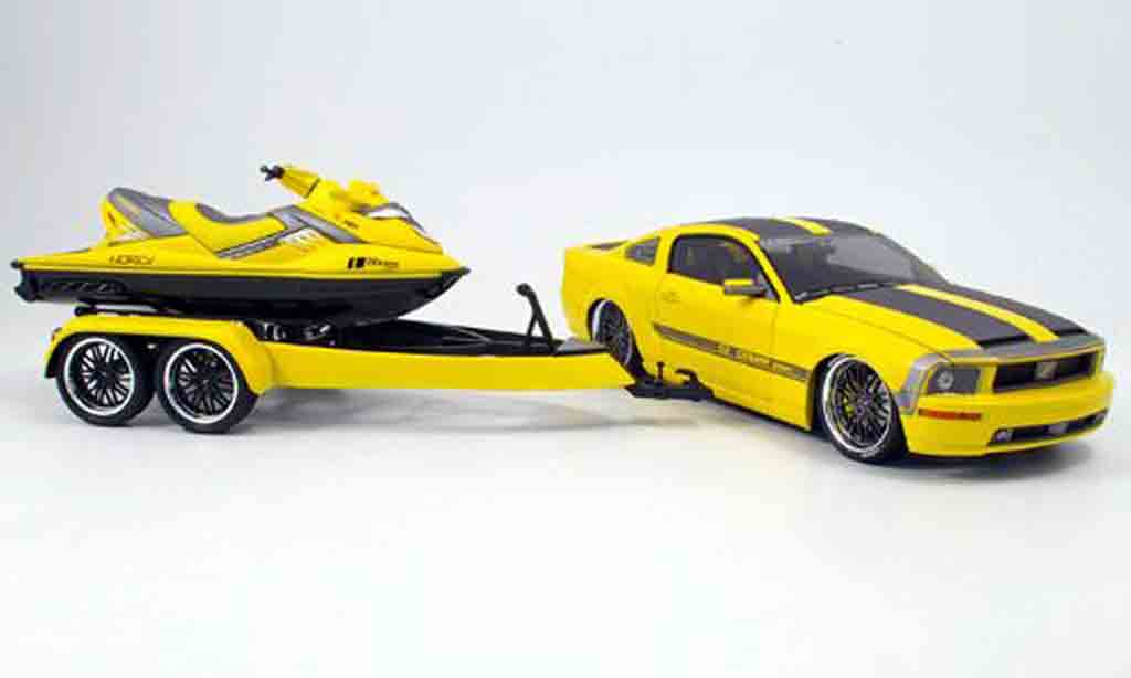 Ford Mustang 2007 1/18 Norev 2007 cesam or/grijs + remorque avec jet-ski modelauto
