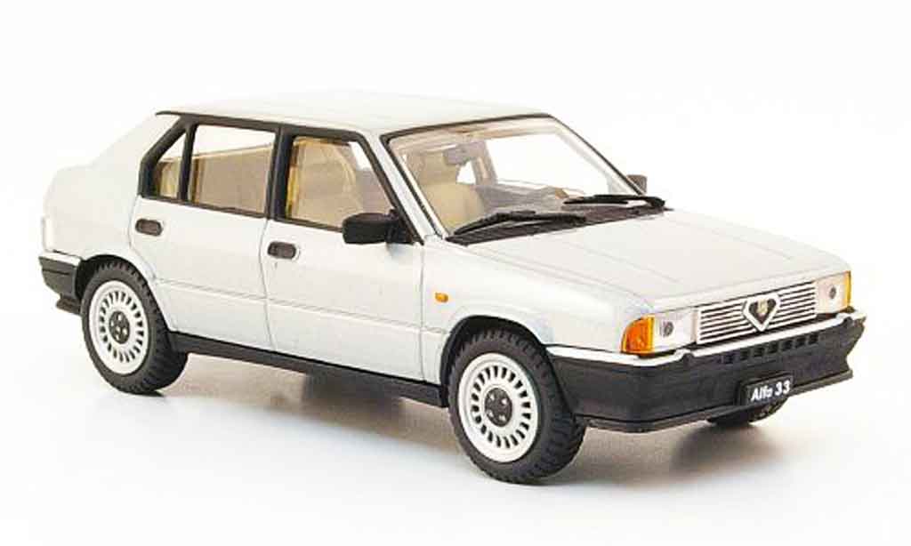 Alfa Romeo 33 1.3 1/43 Pego 1.3 grijs metallic 1983 modelauto