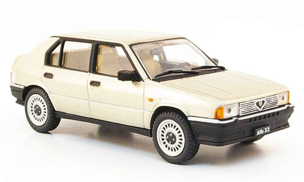 Alfa Romeo 33 1.3 1/43 Pego 1.3 beige 1983 modelauto