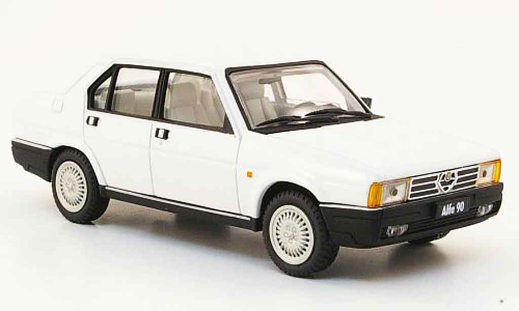 Alfa Romeo 90 1/43 Pego sedan wit 1984 modelauto