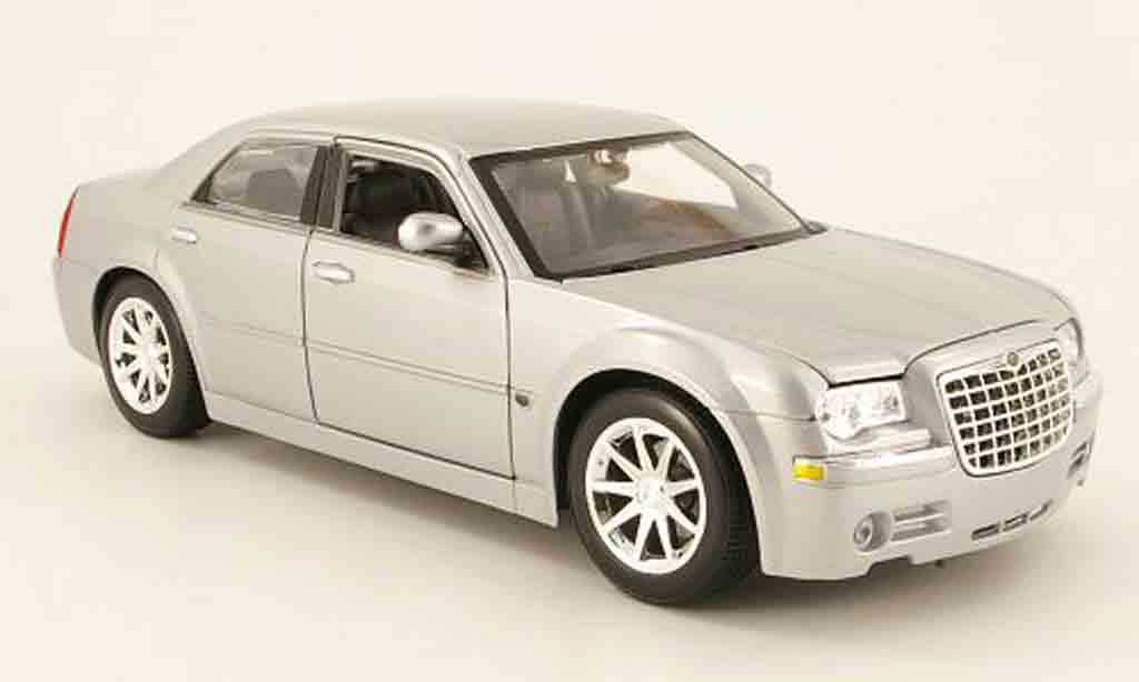 Chrysler 300C 1/18 Maisto grijs clair metallized 2005 modelauto