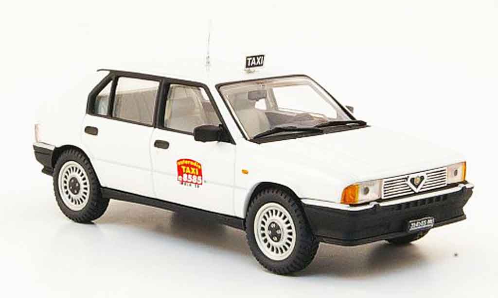 Alfa Romeo 33 1.3 1/43 Pego 1.3 wit taxi mailand modelauto