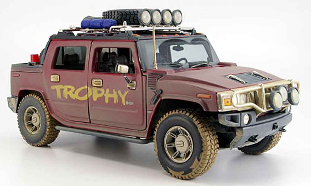 Hummer H2 1/18 Maisto sut trophy mit dreckspuren modelauto