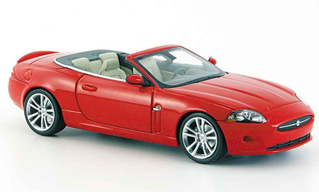 Jaguar XK Cabriolet 1/43 Minichamps Cabriolet rood geoffnetes verdeck 2005 modelauto