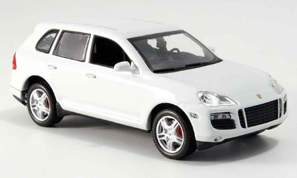 Porsche Cayenne Turbo 1/43 Minichamps Turbo wit Linea Bianco 2007 modelauto