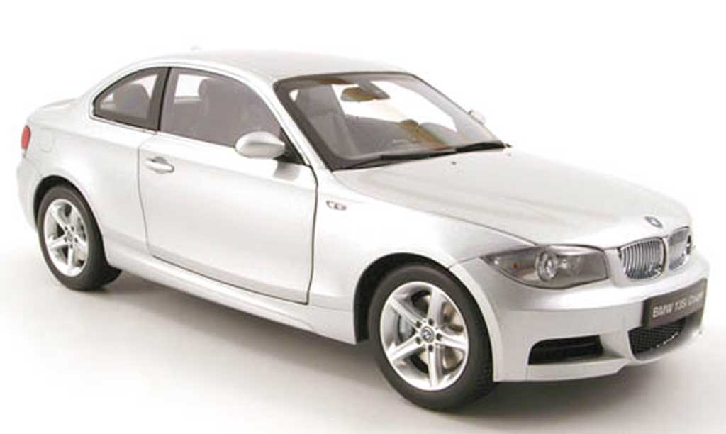 Bmw 135 E82 1/18 Kyosho E82 i coupe (e82) grijs clair metallized modelauto