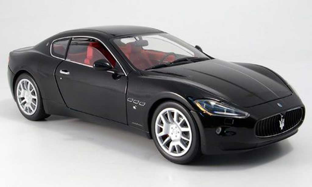 Maserati Gran Turismo 1/18 Mondo Motors zwart modelauto