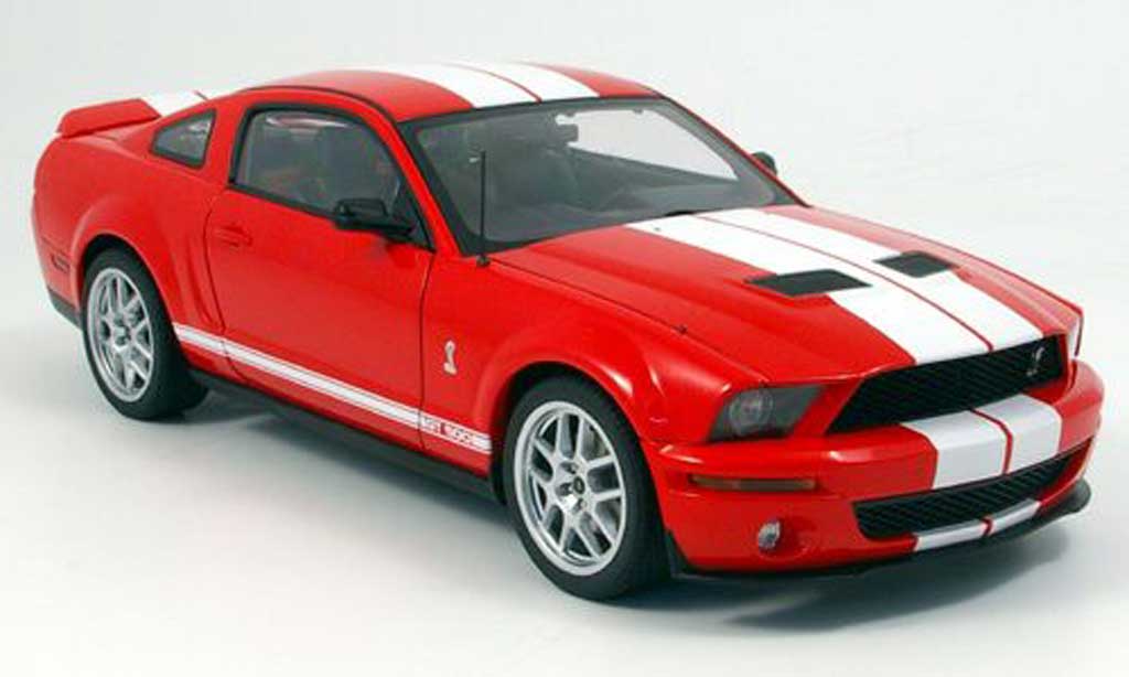 Shelby GT 500 1/18 Autoart rood/wit modelauto