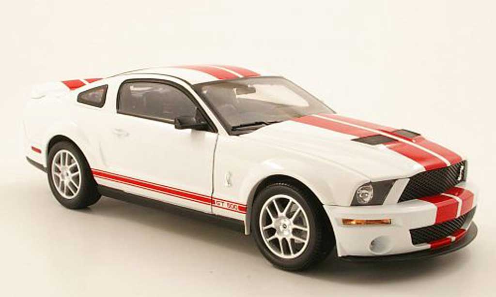 Shelby GT 500 2007 1/18 Shelby Collectibles 2007 wit/rood modelauto