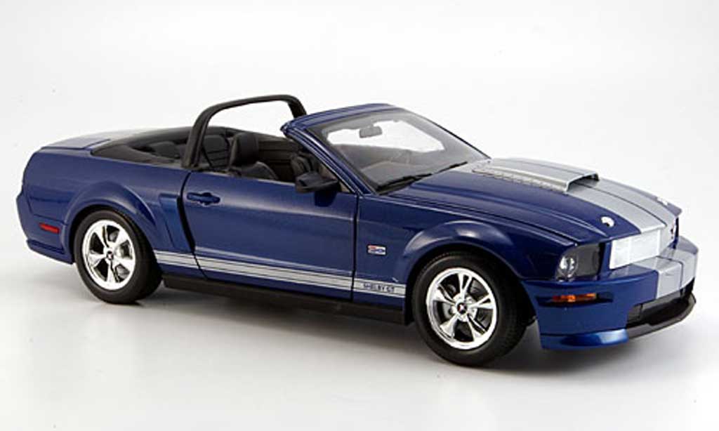 Shelby GT 1/18 Shelby Collectibles cabriolet blauw bandes grijss 2008 modelauto