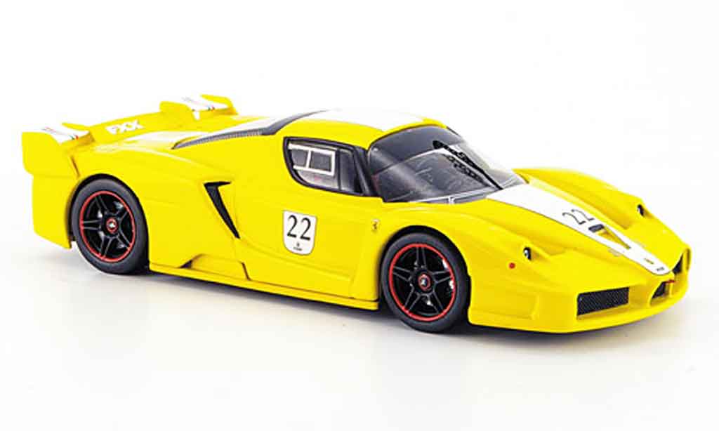 Ferrari Enzo FXX 1/43 Hot Wheels Elite FXX no.22 geel avec witem streifen modelauto