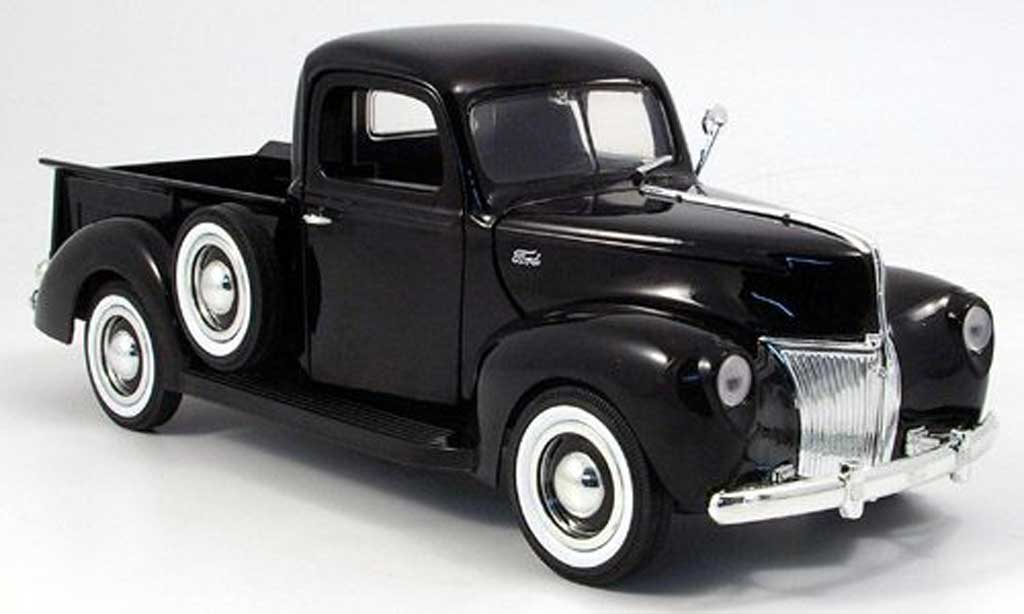 Ford 1940 1/18 Motormax pick-up zwart modelauto