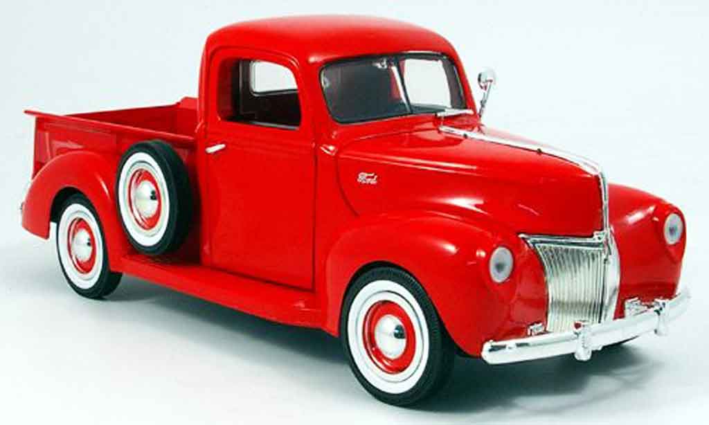 Ford 1940 1/18 Motormax pick-up rood modelauto
