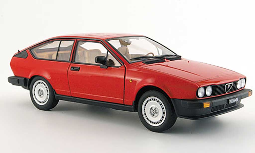Alfa Romeo GT 2.0 1/18 Autoart V 2.0 alfetta rood 1980 modelauto
