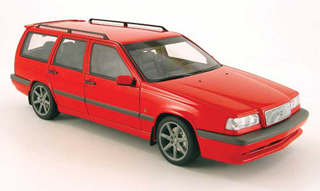 Volvo 850 Estate 1/18 Autoart Estate stationwagen t-5r rood modelauto