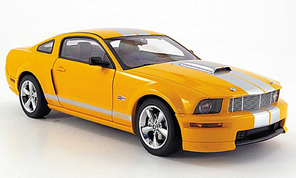 Shelby GT 1/18 Autoart oranje avec bandes grijss 2007 modelauto