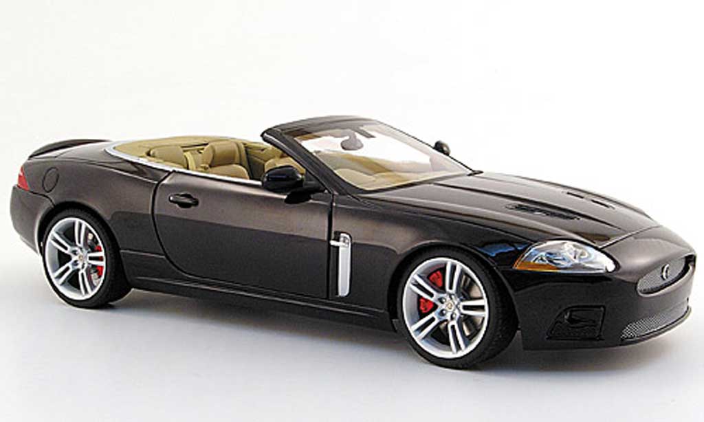 Jaguar XKR Cabriolet 1/18 Autoart Cabriolet zwart rechtslenker (rhd) 2006 modelauto