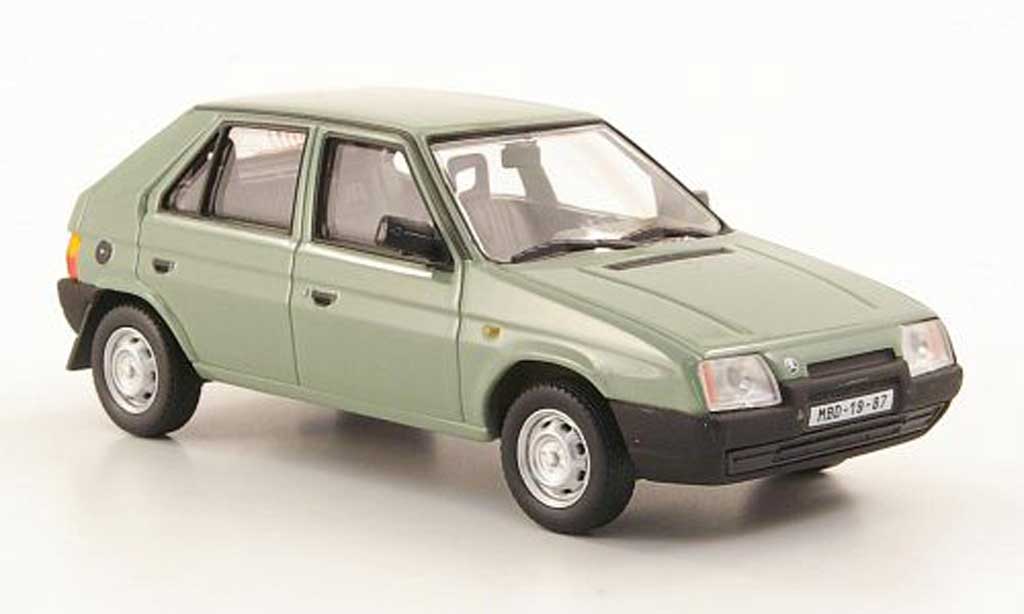 Skoda Favorit 1/43 Abrex 136L oliv 1987 modelauto