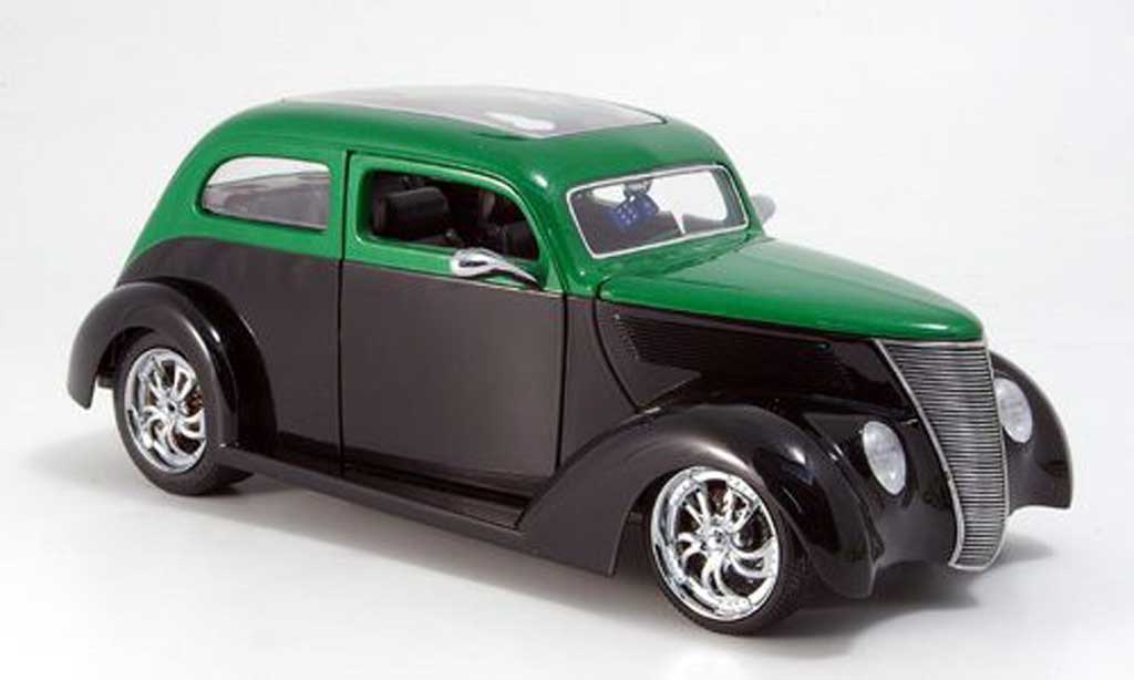 Ford Hot Rod 1/18 Yat Ming sedan zwart/grun avec panoramadach 1937 modelauto