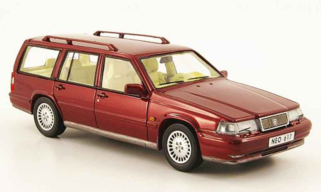 Volvo 960 1/43 Neo Stationwagen rood 1992 modelauto