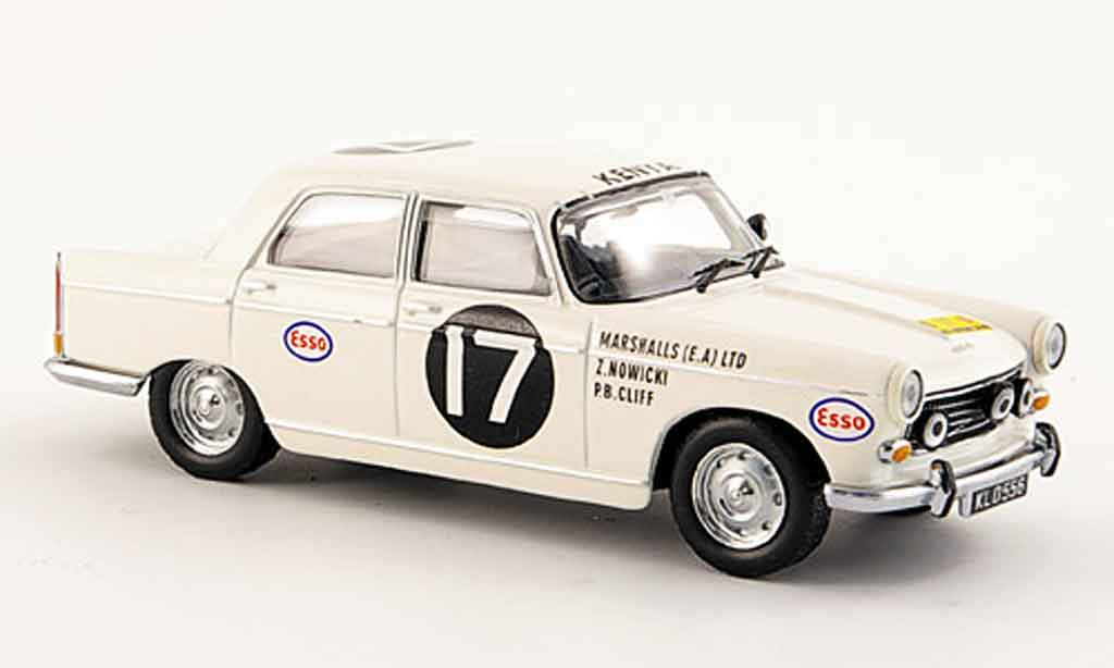 Peugeot 404 Berline 1/43 IXO Sedan no.17 sieger rallye safari 1968 modelauto