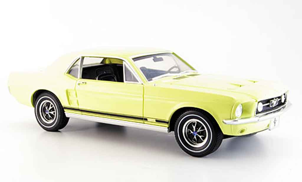 Ford Mustang 1967 1/18 Greenlight 1967 gt coupe geel modelauto