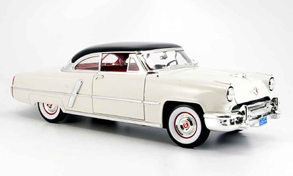 Lincoln Capri 1/18 Yat Ming wit zwartes dach 1952 modelauto