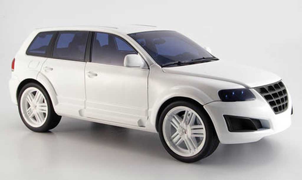 Volkswagen Touareg 1/18 Norev paroodech wit 2008 modelauto