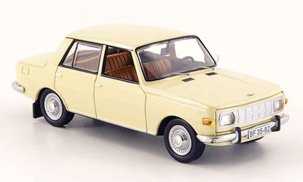Wartburg 353 1/43 IST Models creme 1967 modelauto