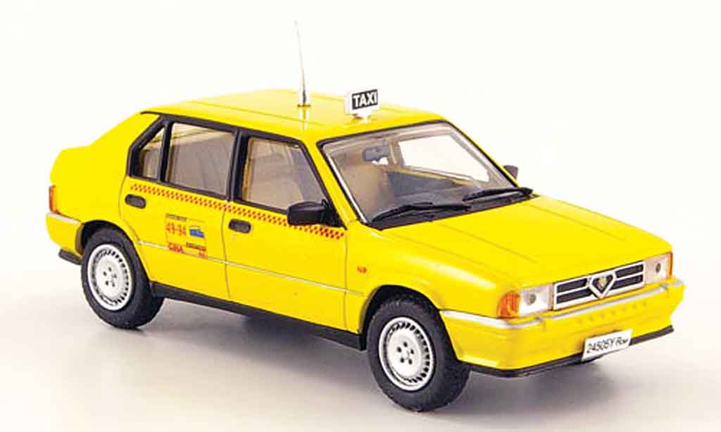 Alfa Romeo 33 1/43 Pego taxi di roma geel modelauto
