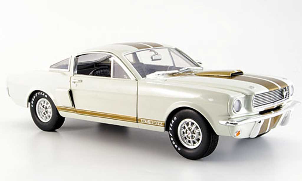 Shelby GT 350 1966 1/18 Shelby Collectibles 1966 wit or modelauto